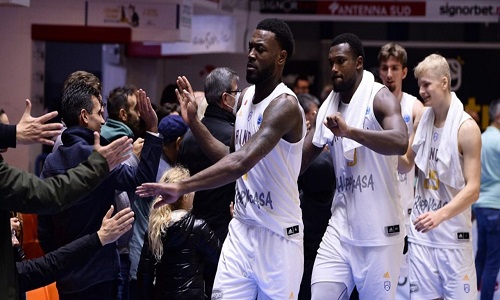 Happy casa ritorna in palla e vince tranquillamente contro il Donar 81-57