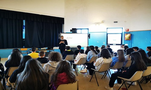 Pezze di Greco di Fasano (BR). I Carabinieri incontrano gli studenti.