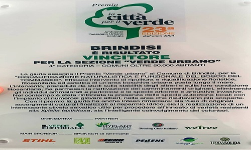 Il sindaco riceve a Milano il Premio nazionale “La Città per il Verde” per il recupero del Bosco Tommaseo