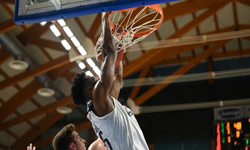 Happy casa di nuovo  con un ultimo quarto strepitoso supera la rocciosa Reggio Emilia 81-74  