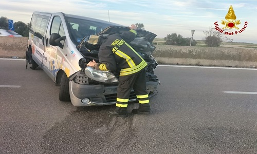 Incidente a Mesagne coinvolto un pulmino di una squadra di basket