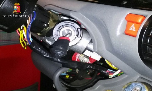 Ostuni: recuperata un autovettura e un ciclomotore rubati e accertata la responsabilità dei 3 in riferimento a 2 altri furti. 2 arresti e 1 denuncia.