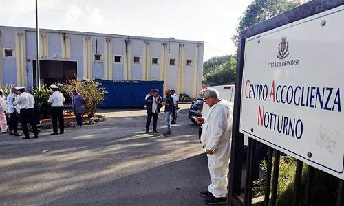 Brindisi: Ecotecnica e Multiservizi al lavoro stamani presso il dormitorio. Sgomberata e ripulita la parte esterna