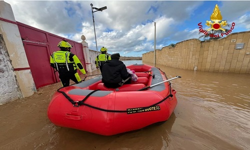 Brindisi ieri bomba d'acqua sulla zona costiera.Molti gli interventi dei vigili del fuoco