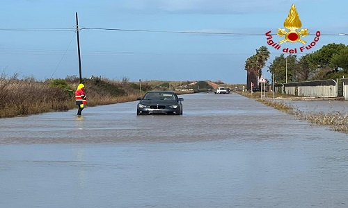Brindisi ieri bomba d'acqua sulla zona costiera.Molti gli interventi dei vigili del fuoco 