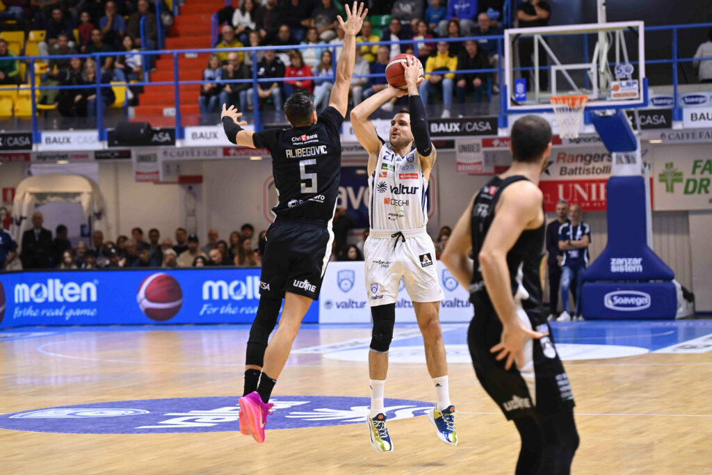 La Valtur Brindisi vince e convince contro una coriacea Apu Udine.Finale 89-81