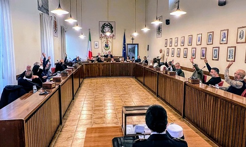 Consiglio comunale di Mesagne, unanimità per la cittadinanza onoraria ai magistrati De Donno ed Emiliano