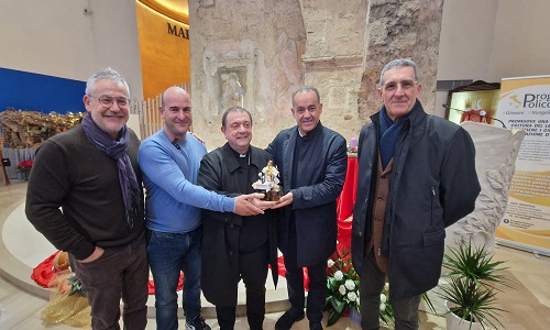- Confartigianato e Coldiretti offrono in dono ai Vescovi delle Diocesi di Brindisi-Ostuni e Oria la statuina per il Presepe, simbolo della qualità made in Italy