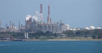  “Tra il silenzio generale si addensano nubi sulla sostenibilità sociale del piano industriale di Eni-Versalis. Serve chiarezza”