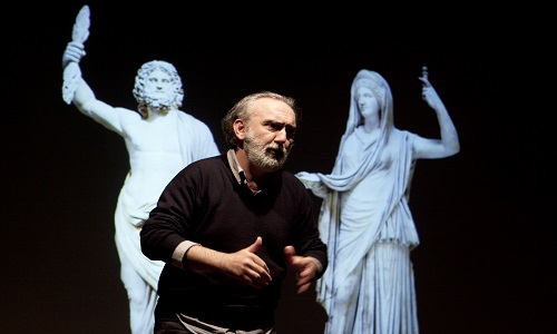 Teatro in piazza Duomo "Eroi ,Uomini e Dei..."