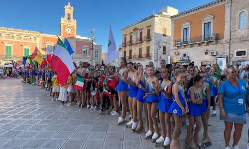 Partita la competizione di pattinaggio artistico a Fasano, piazza Ciaia crocevia del mondo